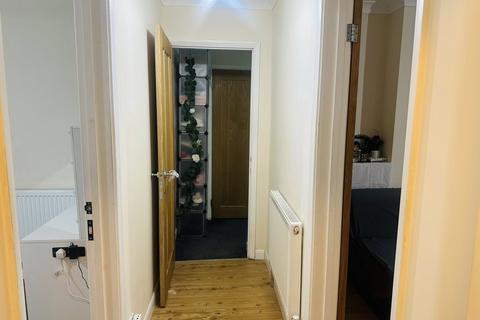 2 bedroom flat to rent, Dunstable Road, Luton LU4