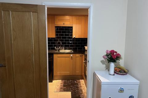 2 bedroom flat to rent, Dunstable Road, Luton LU4