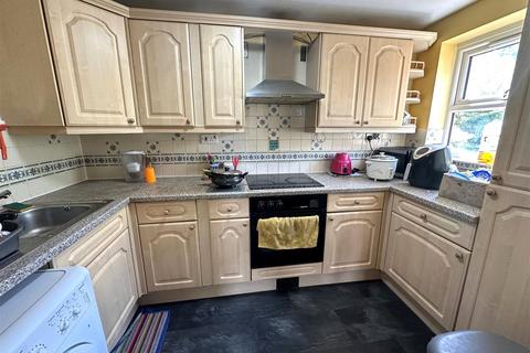 2 bedroom flat to rent, Wingate Court, Aldershot