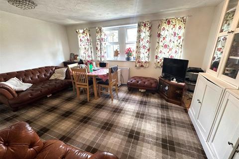 2 bedroom flat to rent, Wingate Court, Aldershot