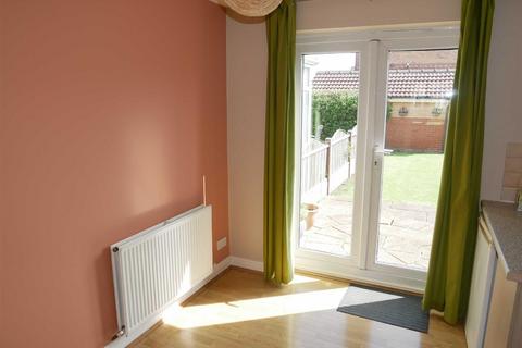 3 bedroom semi-detached house to rent, Sandpiper Approach, Morley