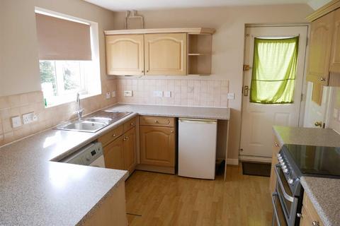 3 bedroom semi-detached house to rent, Sandpiper Approach, Morley