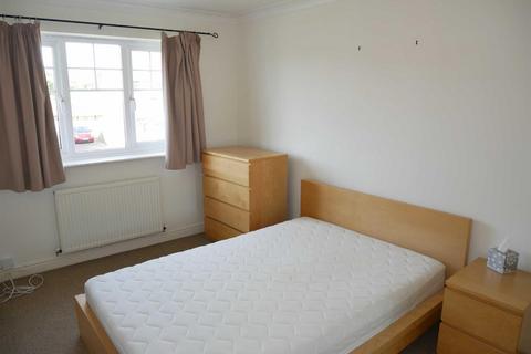 3 bedroom semi-detached house to rent, Sandpiper Approach, Morley