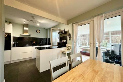 3 bedroom detached house for sale, Ferndown Road, Ledbury, HR8