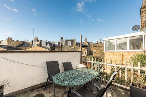 3 bedroom flat for sale, Silverthorne Road, London SW8