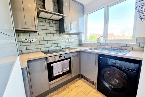 1 bedroom apartment to rent, Lavenham Close, Bury, BL9