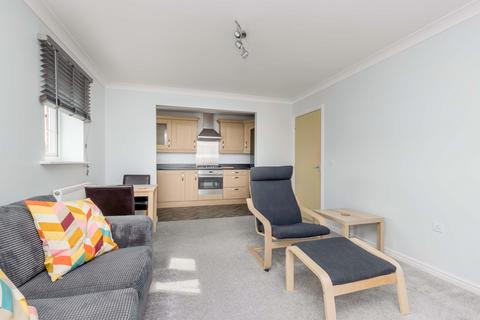2 bedroom flat to rent, Galingale View, ST5