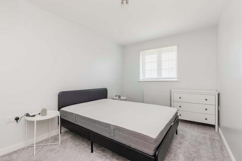 2 bedroom flat to rent, Galingale View, ST5