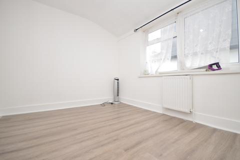 4 bedroom terraced house to rent, Cruikshank Road, Stratford, E15 1SR