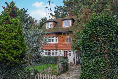 4 bedroom detached house for sale, Magpie Hall Lane, Bromley BR2