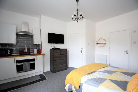 1 bedroom flat to rent, Pier Street, Ventnor
