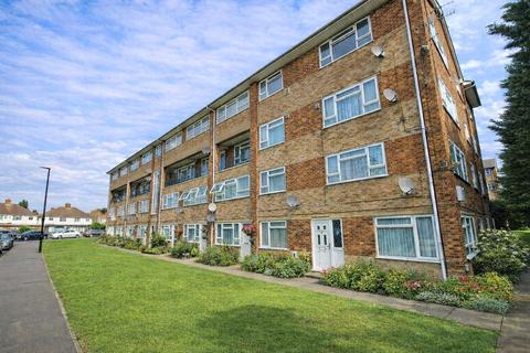 3 bedroom apartment to rent, Travellers Way, Greater London TW4