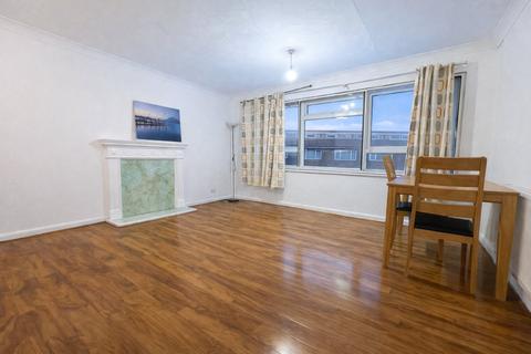 3 bedroom apartment to rent, Travellers Way, Greater London TW4