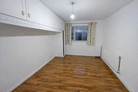 3 bedroom apartment to rent, Travellers Way, Greater London TW4