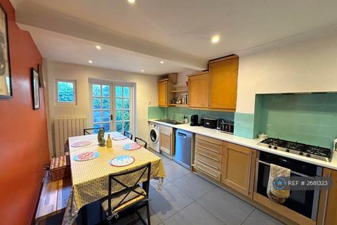 4 bedroom terraced house to rent, Hargwyne Street, London, SW9