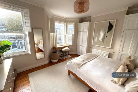 4 bedroom terraced house to rent, Hargwyne Street, London, SW9