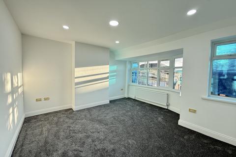 2 bedroom maisonette to rent, Laburnum Road,  Hayes, UB3