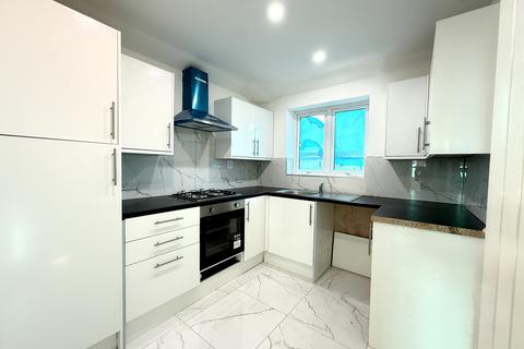 2 bedroom maisonette to rent, Laburnum Road,  Hayes, UB3