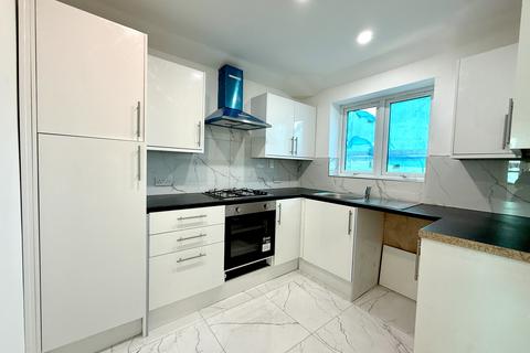 2 bedroom maisonette to rent, Laburnum Road,  Hayes, UB3