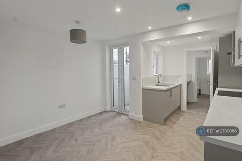 3 bedroom terraced house to rent, Milton Road, Gillingham, ME7
