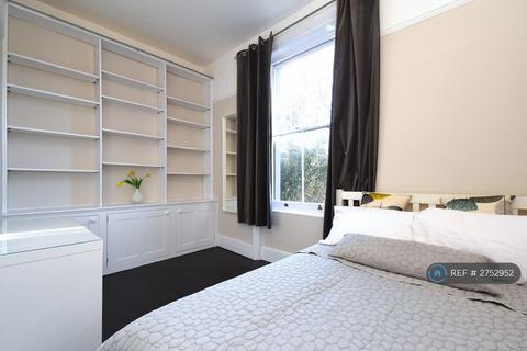 1 bedroom in a house share to rent - Knatchbull Road, London, SE5