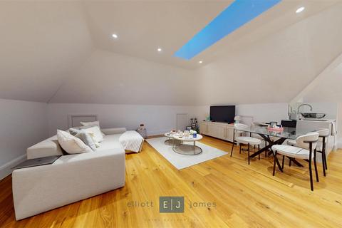 2 bedroom penthouse to rent, 2 Connaught Avenue, Loughton IG10