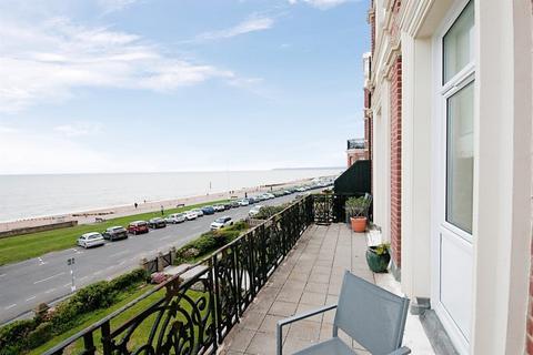 3 bedroom flat to rent, Knole Road, Bexhill-on-Sea, TN40