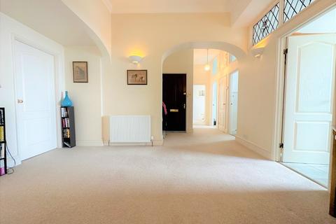 3 bedroom flat to rent, Knole Road, Bexhill-on-Sea, TN40