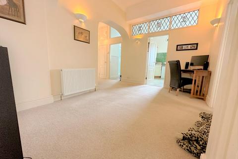 3 bedroom flat to rent, Knole Road, Bexhill-on-Sea, TN40
