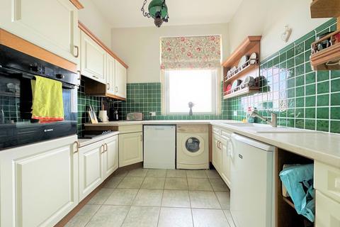 3 bedroom flat to rent, Knole Road, Bexhill-on-Sea, TN40