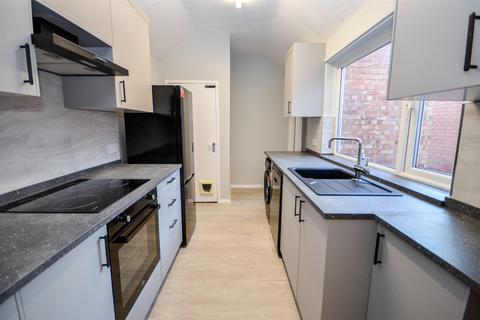 3 bedroom flat to rent, Salters Road, Gosforth