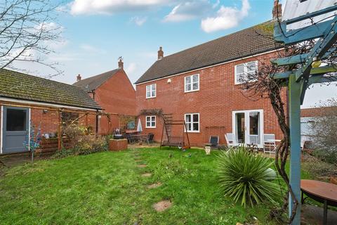 4 bedroom detached house for sale, Teasel Close, Devizes, SN10