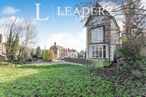 1 bedroom flat to rent, Woodlands Avenue, RH1