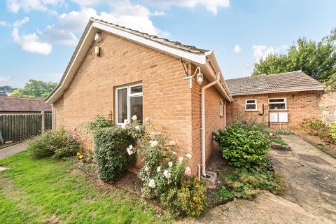 3 bedroom detached bungalow for sale - Staplegrove Road, Taunton