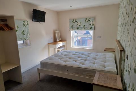 undefined, Newport, Lincoln,
