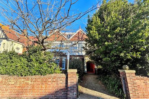 3 bedroom flat for sale, Arlington Road, Eastbourne