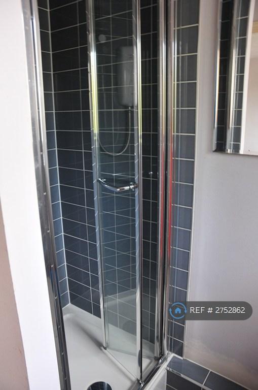 Bedroom 5 Ensuite