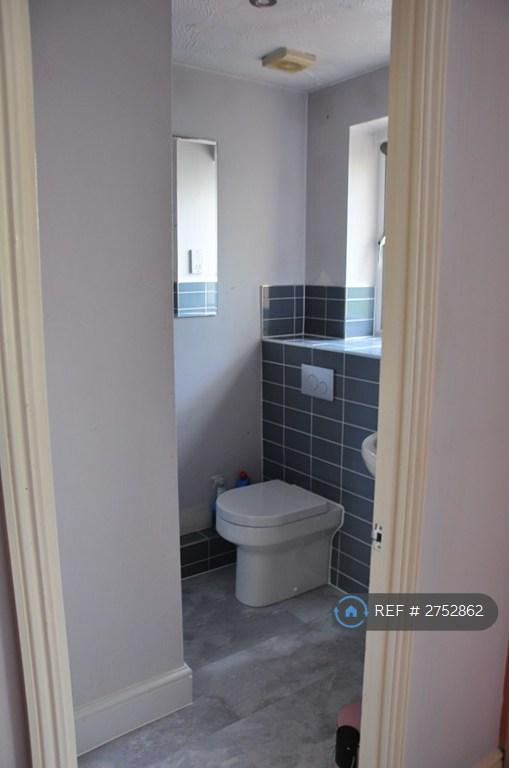 Bedroom 5 Ensuite