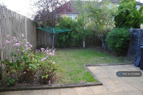 5 bedroom semi-detached house to rent, Nightingale Shott, Egham, TW20