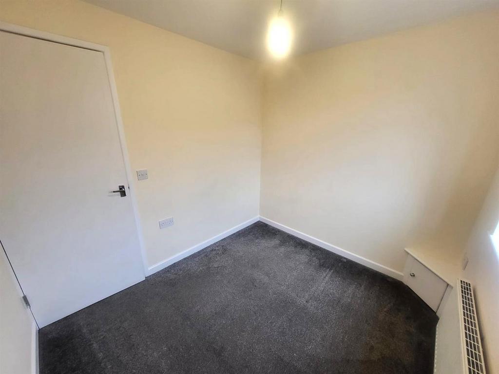 Bedroom 2 Pic 2