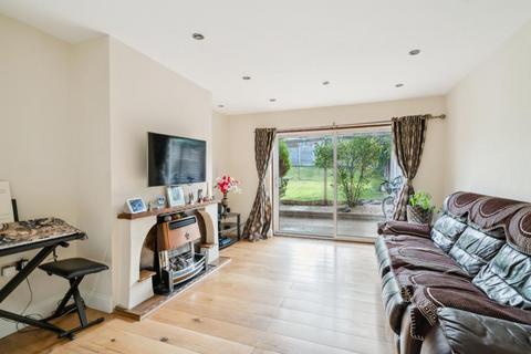 3 bedroom terraced house to rent, Ellement Close, Pinner