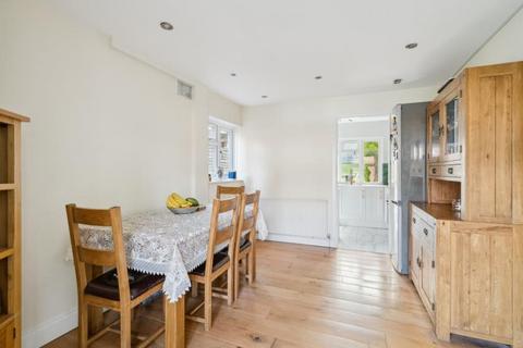 3 bedroom terraced house to rent, Ellement Close, Pinner