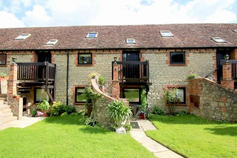 2 bedroom mews to rent, Thame town centre
