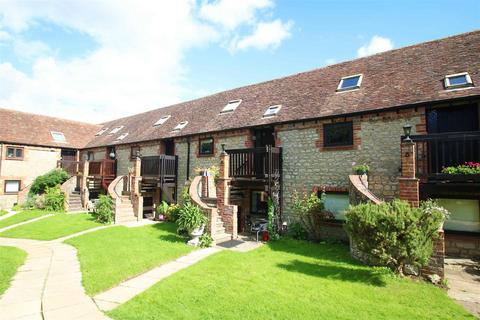 2 bedroom mews to rent, Thame town centre