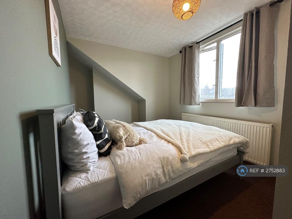 1 x Double Bedroom