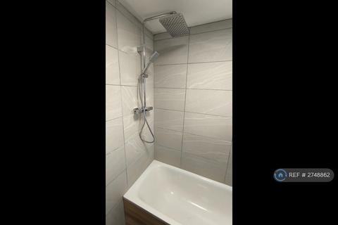 2 bedroom terraced house to rent, Bannister Close, Greenford, UB6