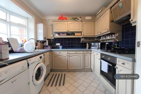 2 bedroom terraced house to rent, Bannister Close, Greenford, UB6