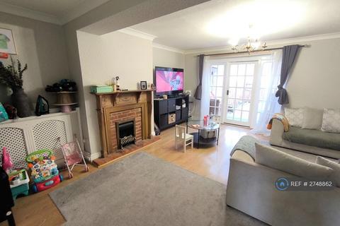 2 bedroom terraced house to rent, Bannister Close, Greenford, UB6