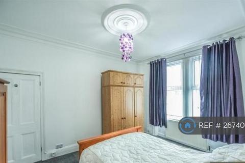 3 bedroom maisonette to rent, Raby Street, Gateshead, NE8