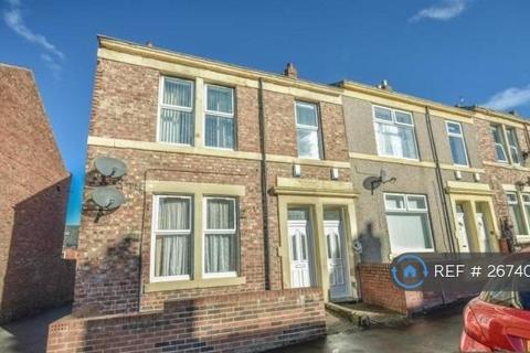 3 bedroom maisonette to rent, Raby Street, Gateshead, NE8